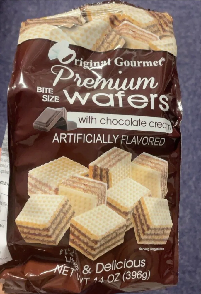Premium wafers with chocolate cream