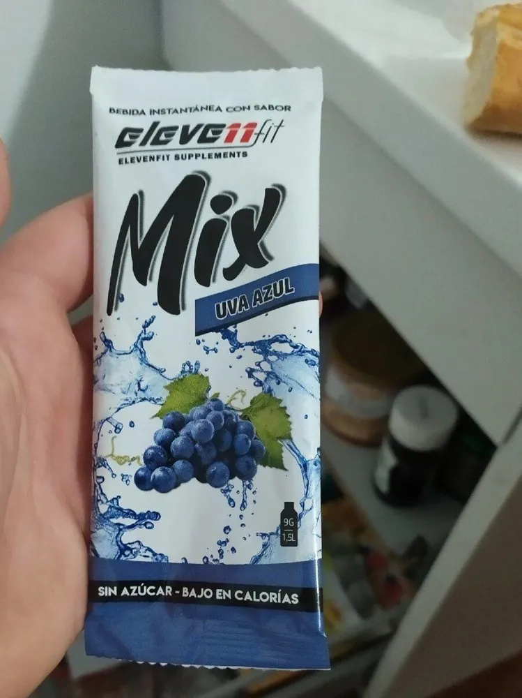 MIX, saborea el agua. Uva azul