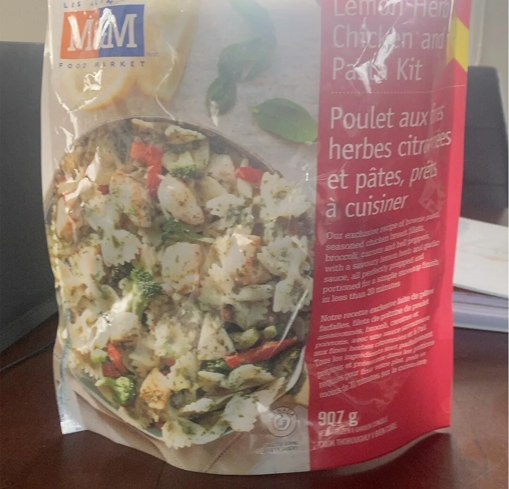 Poulet aux fines herbes citronnées et pâtes, prêts