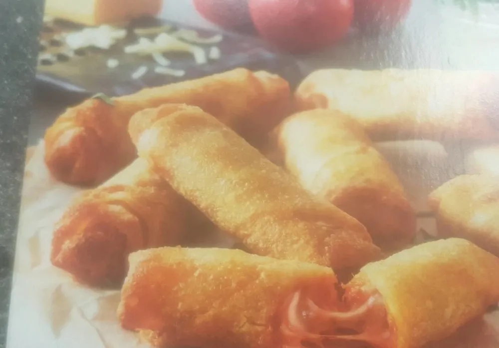 Cheesy pizza rolls