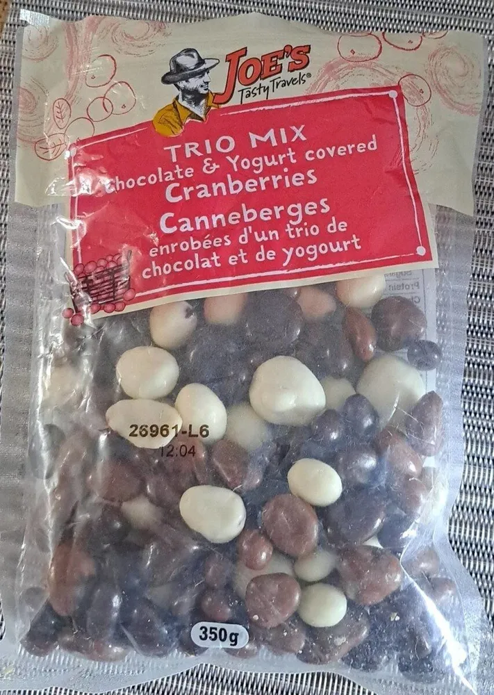 Canneberges enrobées d'un triop de chocolat et yogourt