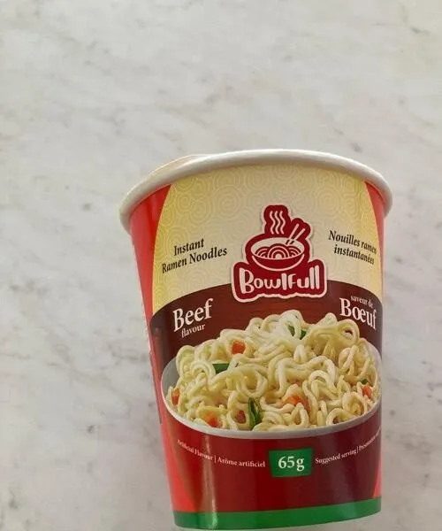 Instant ramen noodles (beef flavour)