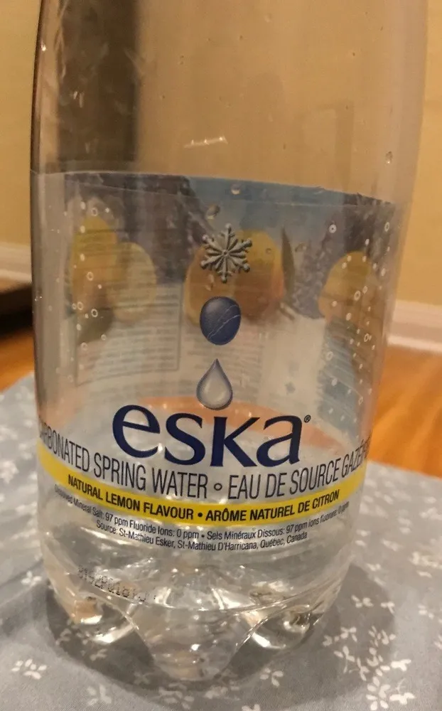 Eau de source gazéifiée