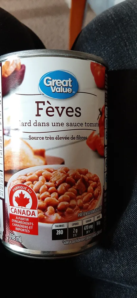 Beans with pork in tomato sauce