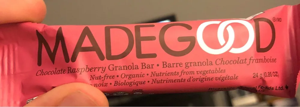 Chocolate raspberry granola bar