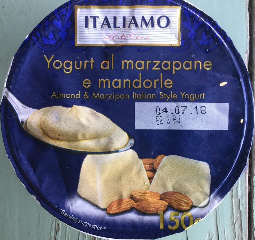 Yogurt al marzepane e mandorle