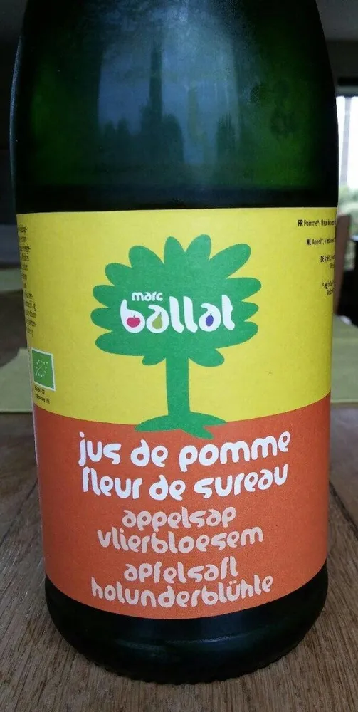 Jus de pomme avec fleur de sureau