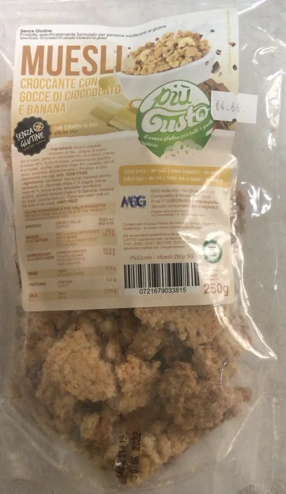 Muesli croccante con gocce di cioccolato e banana