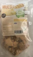 Muesli croccante con gocce di cioccolato e banana