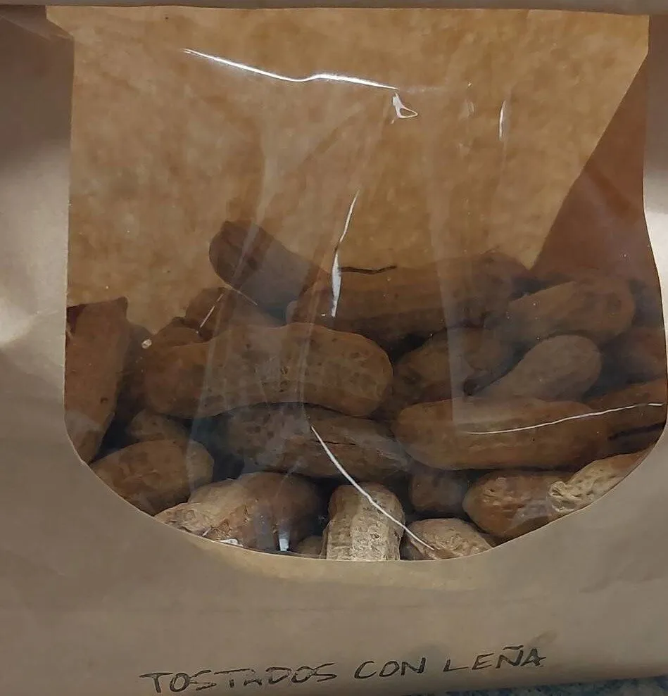 Cacahuetes tostados con leña
