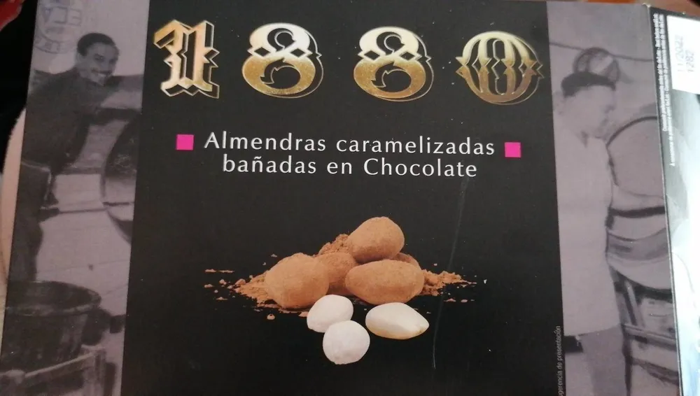 Almendras caramelizadas bañadas en chocolate