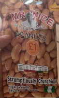 Salted and baked Peanuts