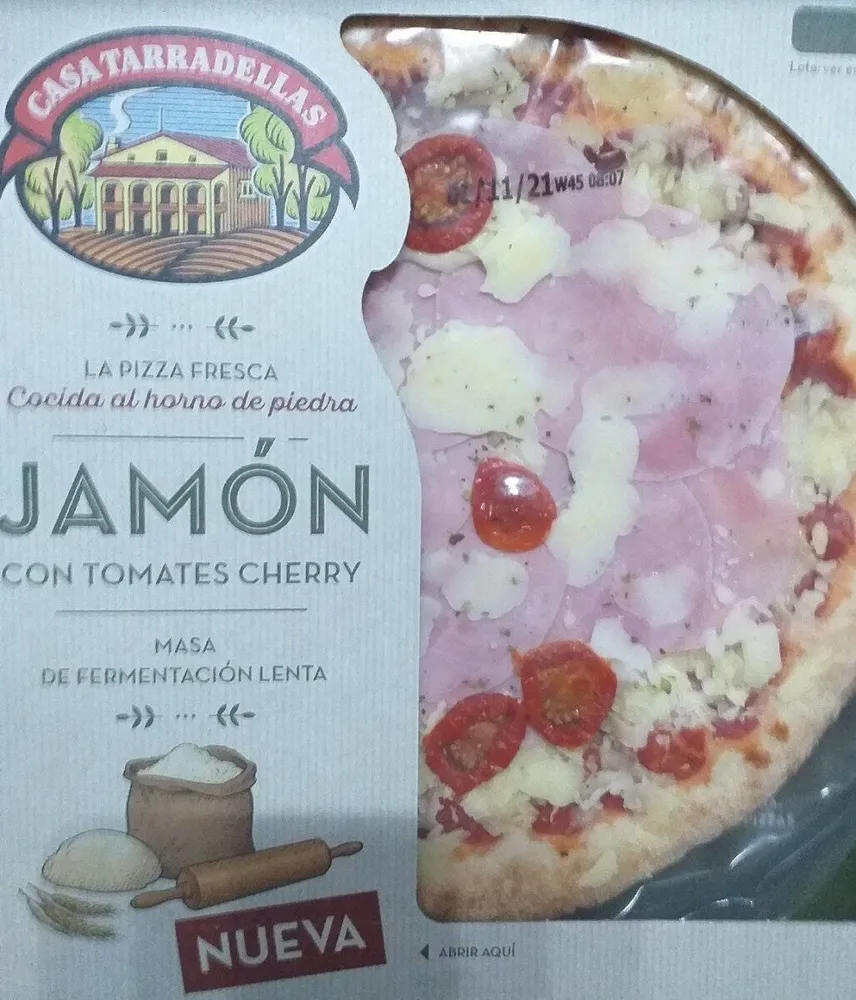 Pizza fresca jamón con tomates cherry