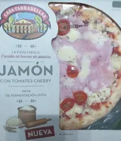 Pizza fresca jamón con tomates cherry
