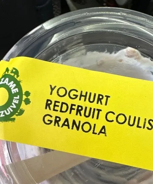 Yoghurt Redfruit Coulis Granola
