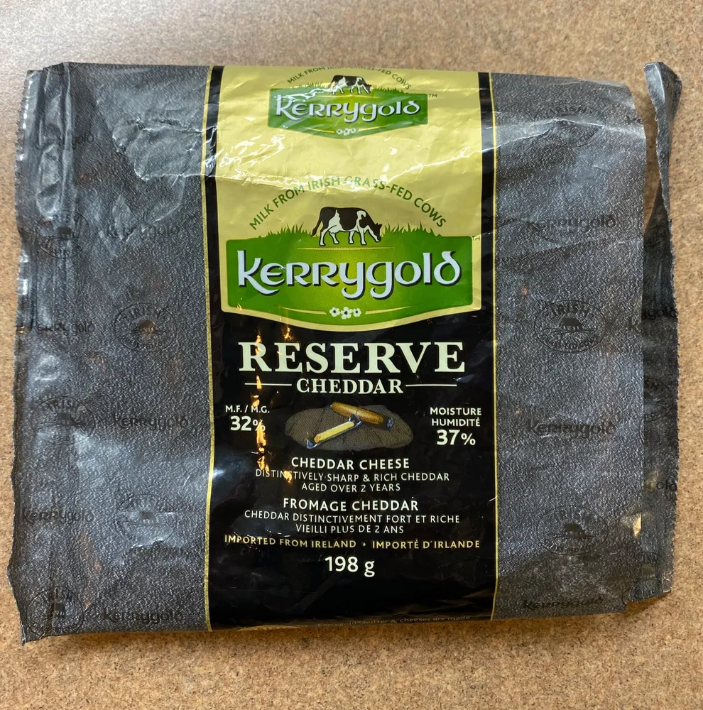 Reserve Cheddar 32% M.F. (aged over 2 yrs)