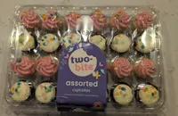 Vanilla & chocolate cupcakes, vanilla & chocolate