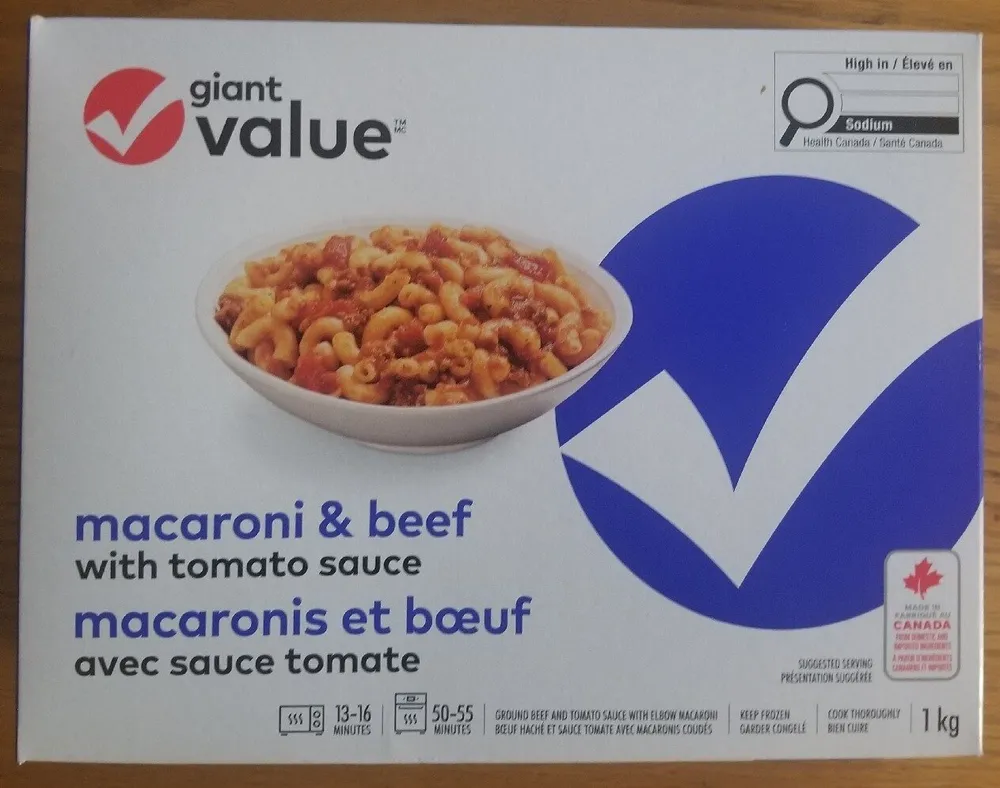 Macaroni and beef with tomato sauce
