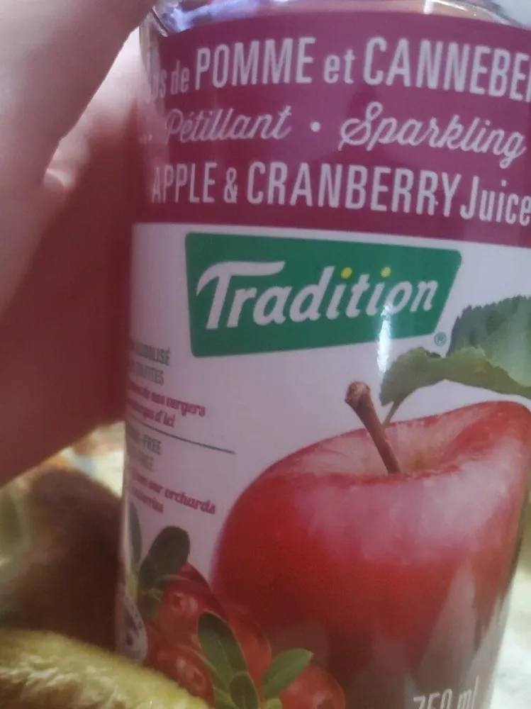 Jus de pomme et canneberge pétillant