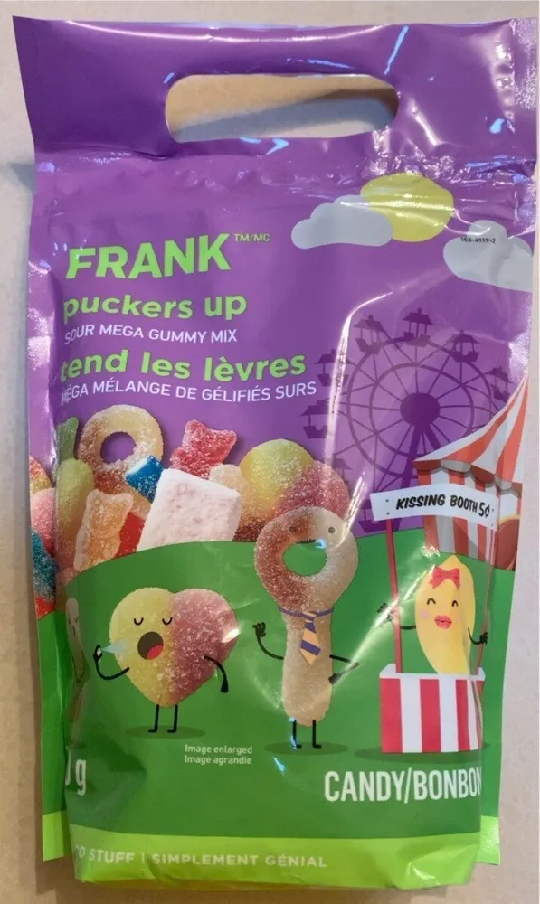 Puckers up