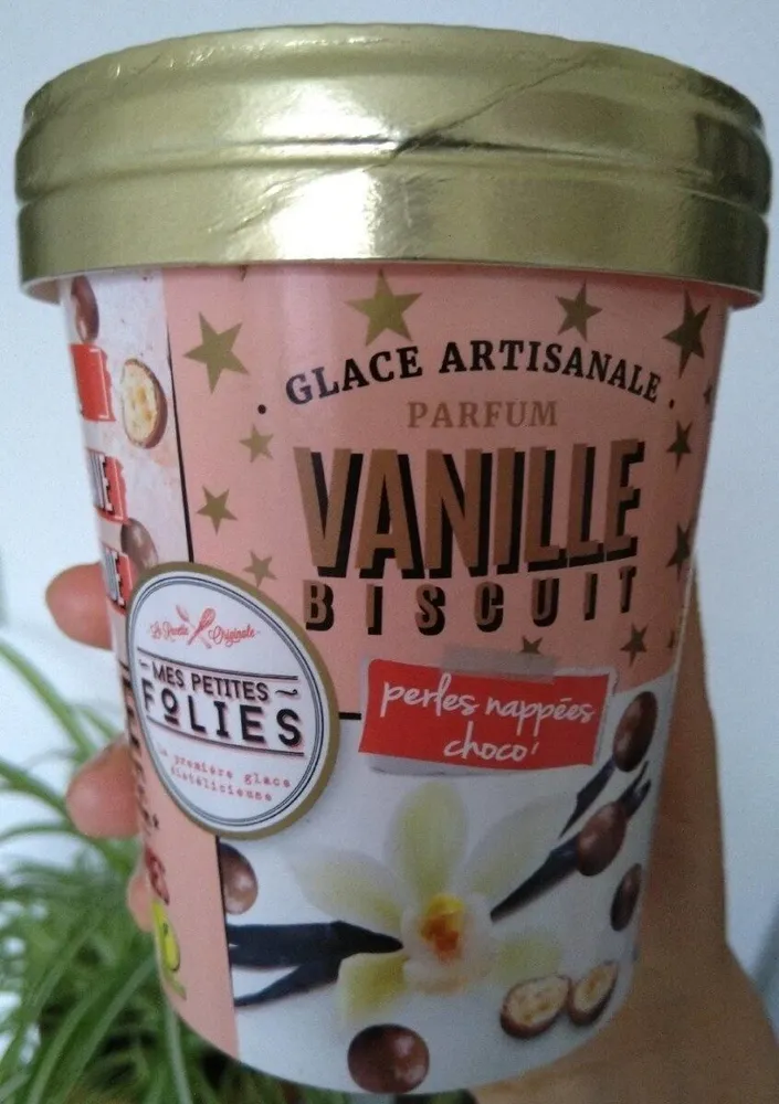 Glace artisanale parfum vanille biscuit (perles nappées choco)