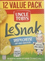 Tasty cheese dip and crackers