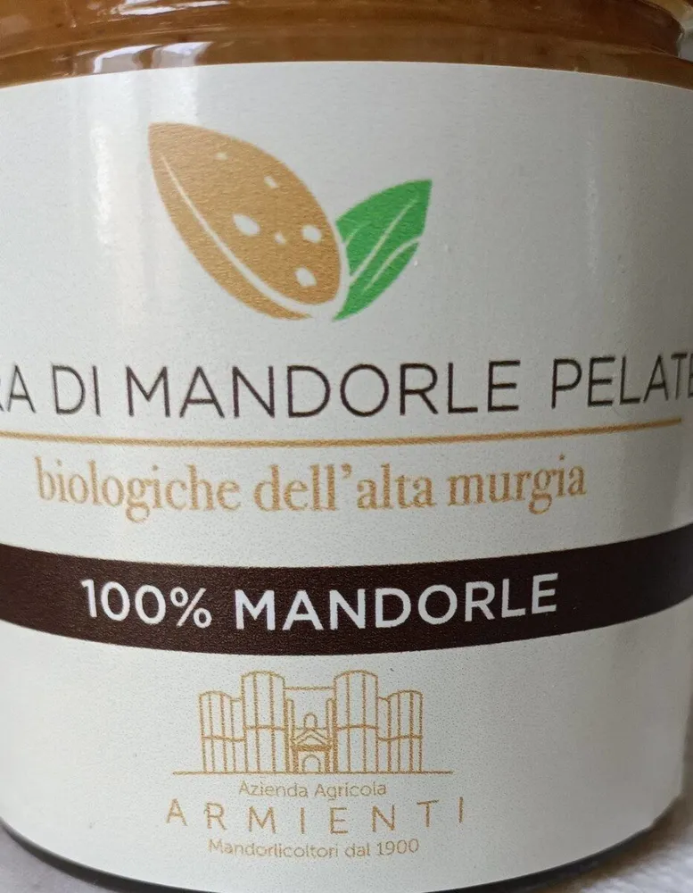 Pura di mandorle pelate