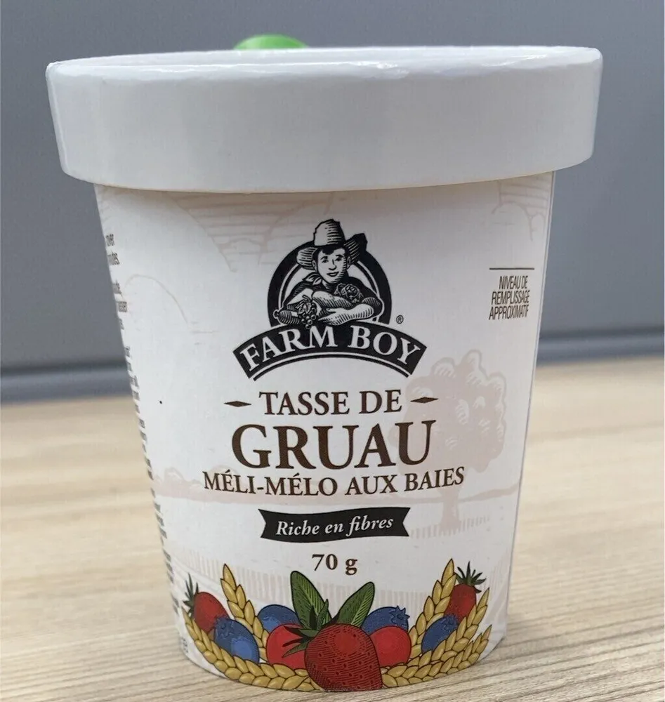 Tasse de gruau méli-mélo au baies