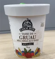 Tasse de gruau méli-mélo au baies