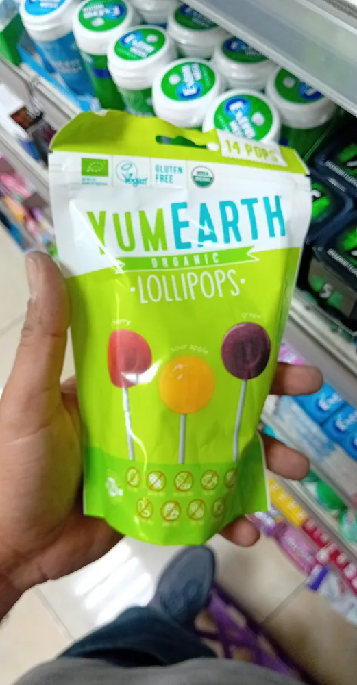 Organic sour lollipops