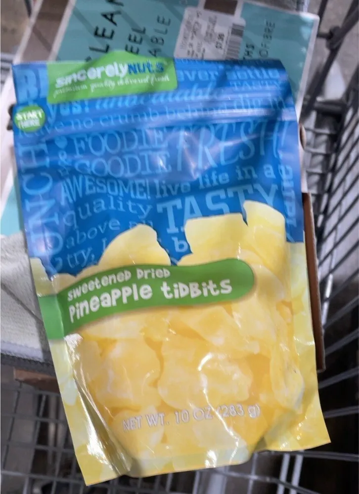 Sweetened dried pineapple tidbits