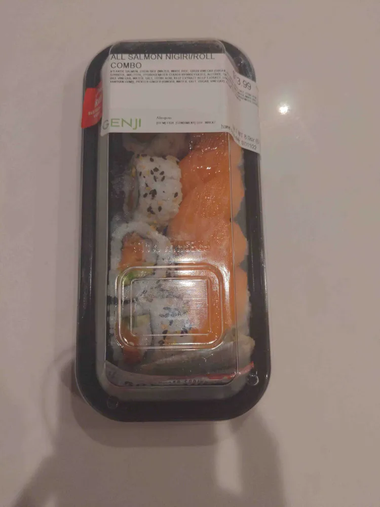 ALL SALMON NIGIRI/ROLL COMBO