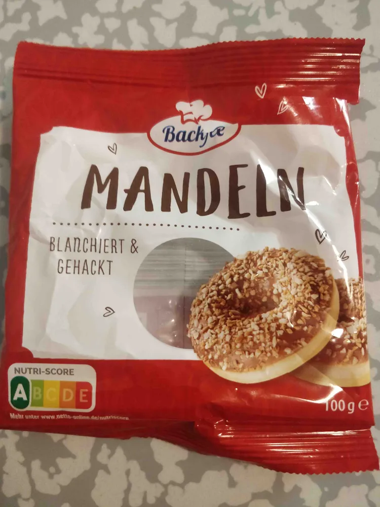 Mandeln blanchiert & gehackt