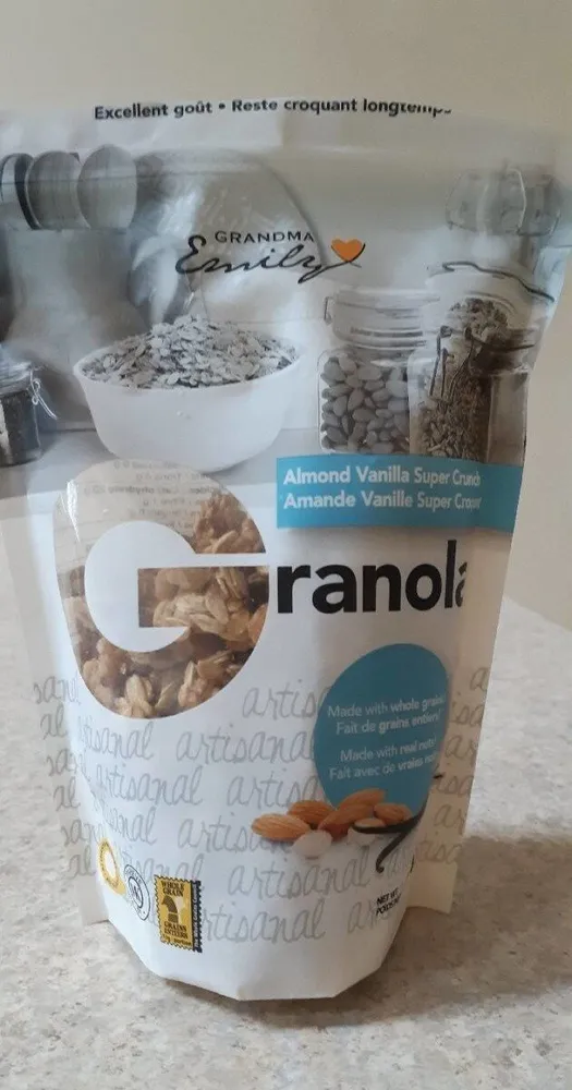 Almond vanilla super crunch granola clusters
