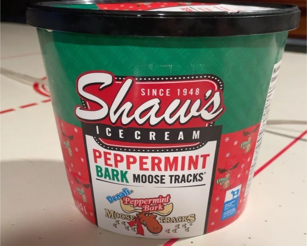 Peppermint bark moose tracks ice cream