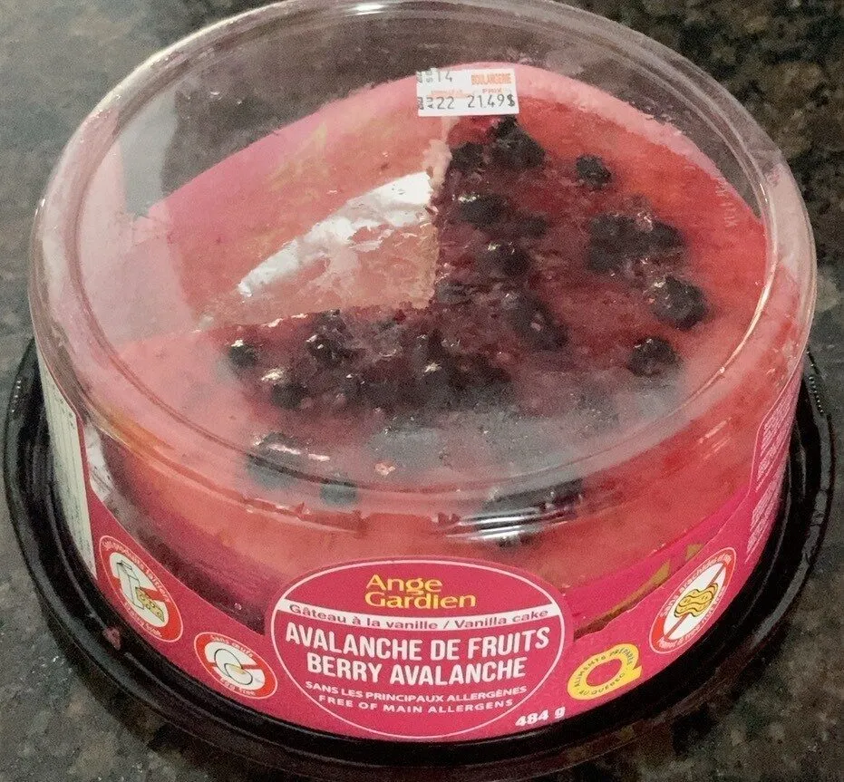Gateau à la vanille avalanche de fruit