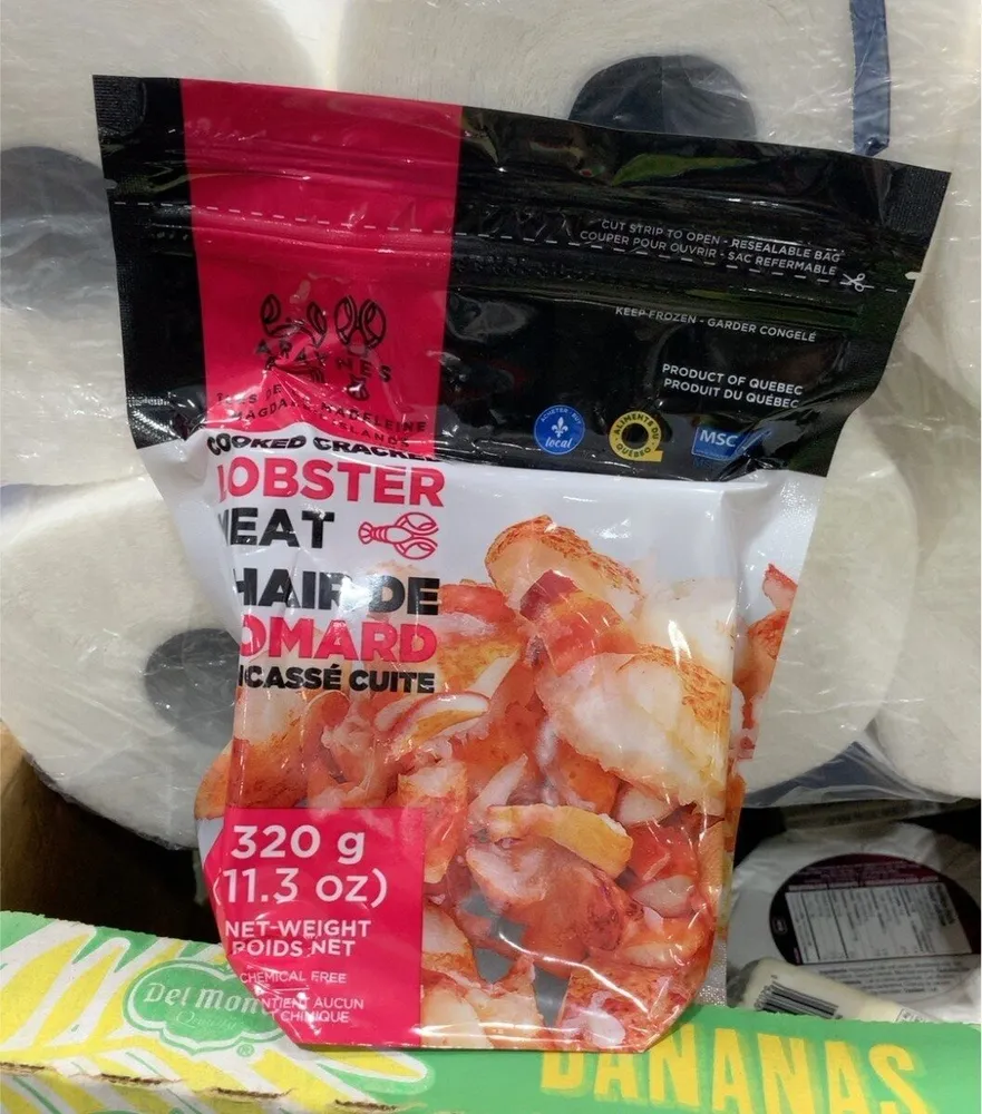 cooked cracked lobster meat
