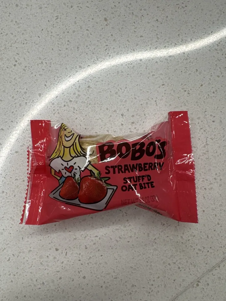 STRAWBERRY STUFFED OAT BITE