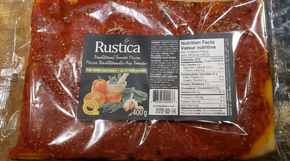 Pizza traditionnelle aux tomates