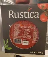 Pizza traditionnelle italienne aux tomates