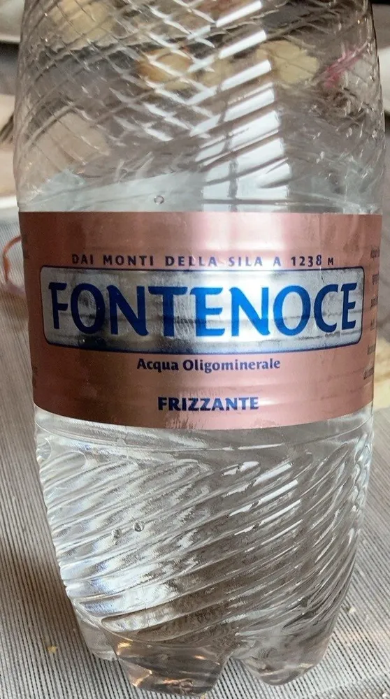 Acqua oligominerale Frizzante