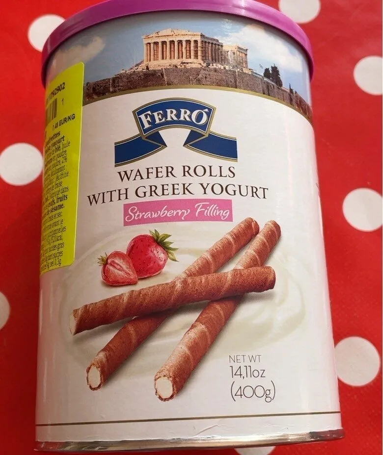 Wafer rolls with greek yogurt