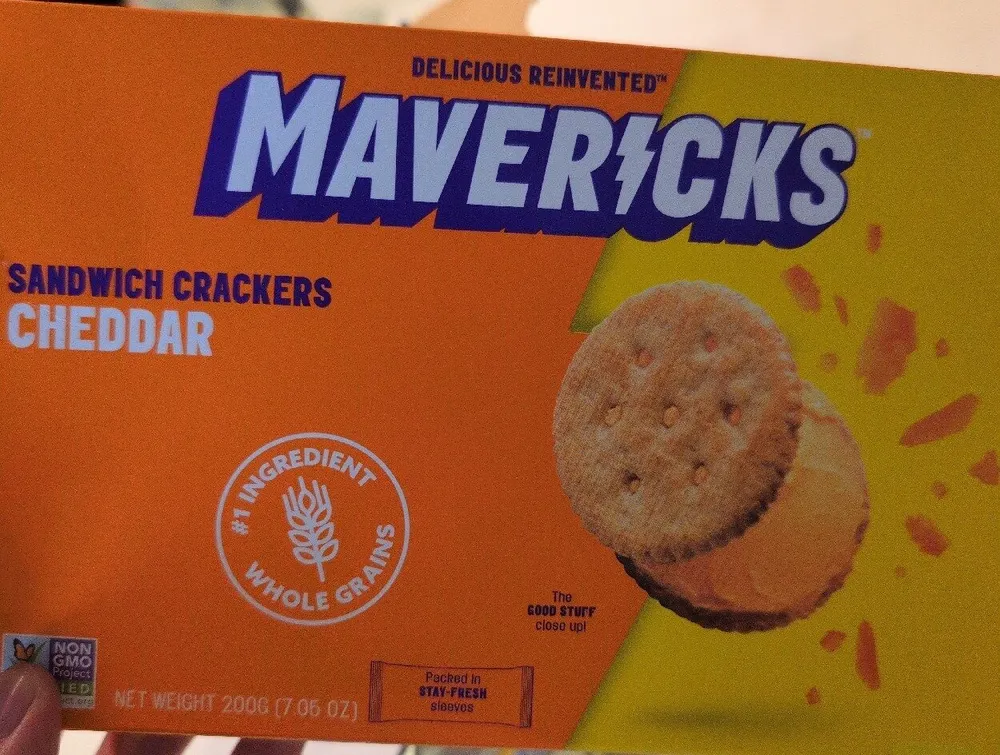 Sandwich crackers cheddar