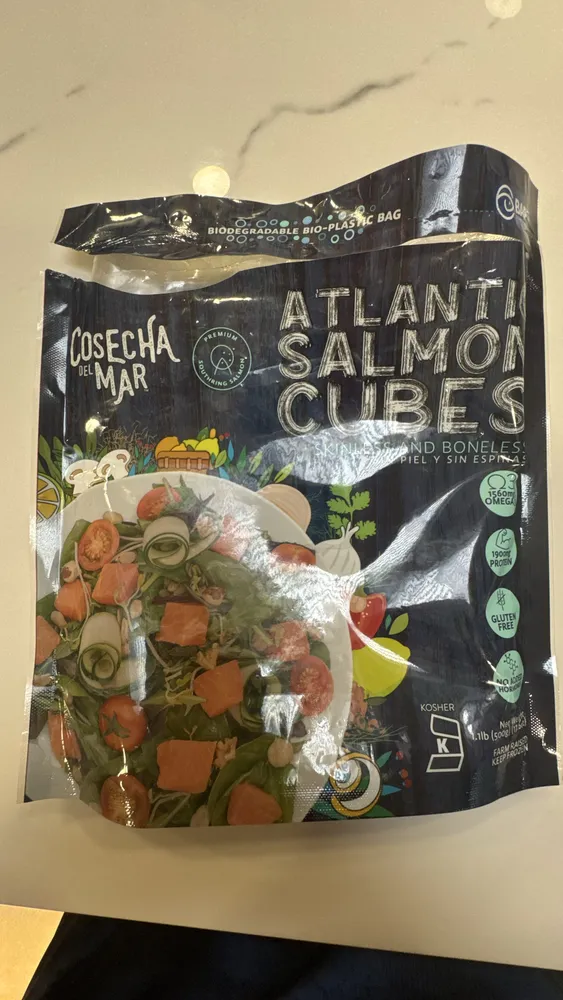 ATLANTIC SALMON CUBES