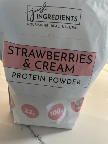 STRAWBERRIES & CREAM PROTEIN POWDER
