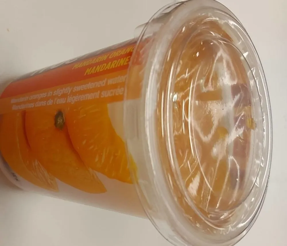Mandarines dans de l'eau légèrement sucrée