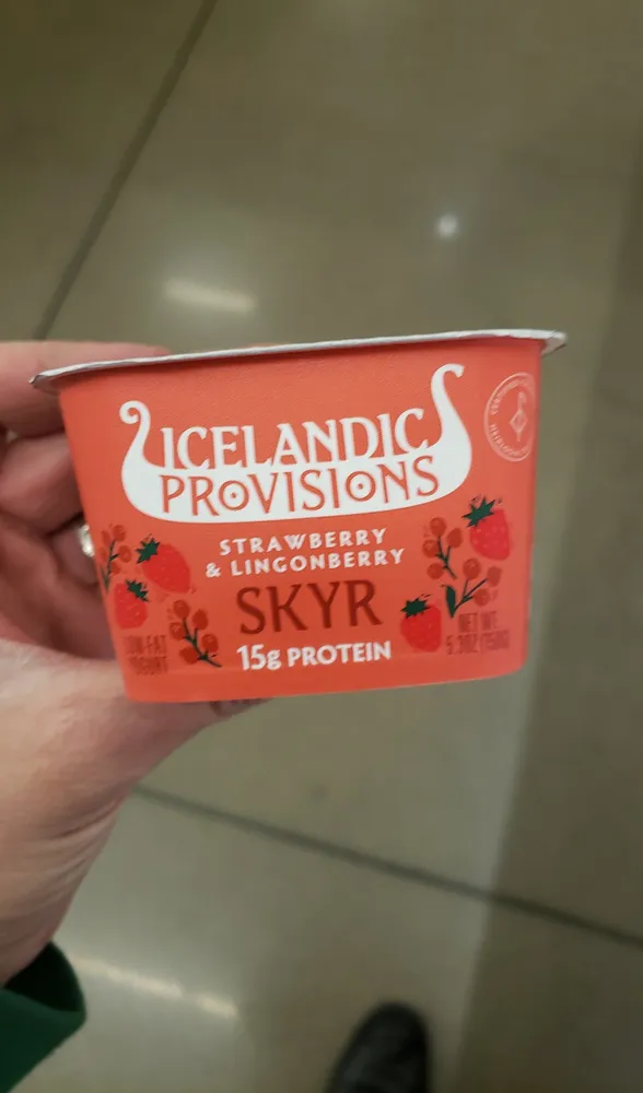 STRAWBERRY & LINGONBERRY SKYR