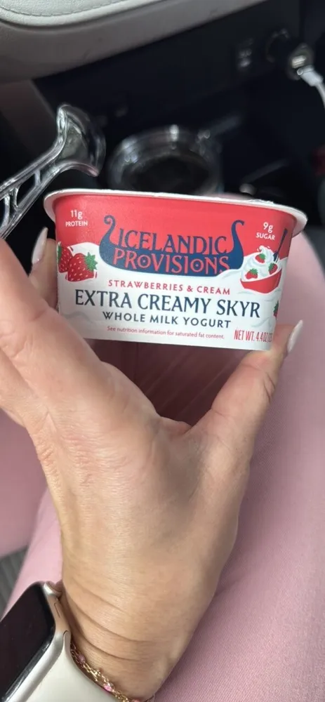 Extra Creamy Skyr Whole Milk Yogurt Strawberries & Cream