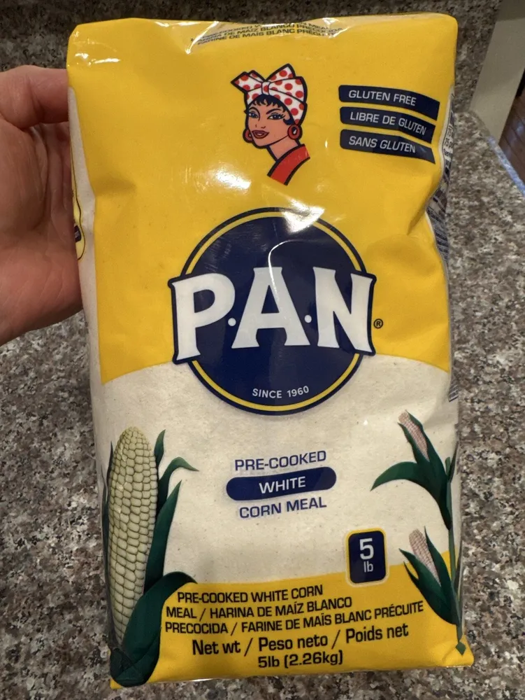 PRE-COOKED WHITE CORN MEAL