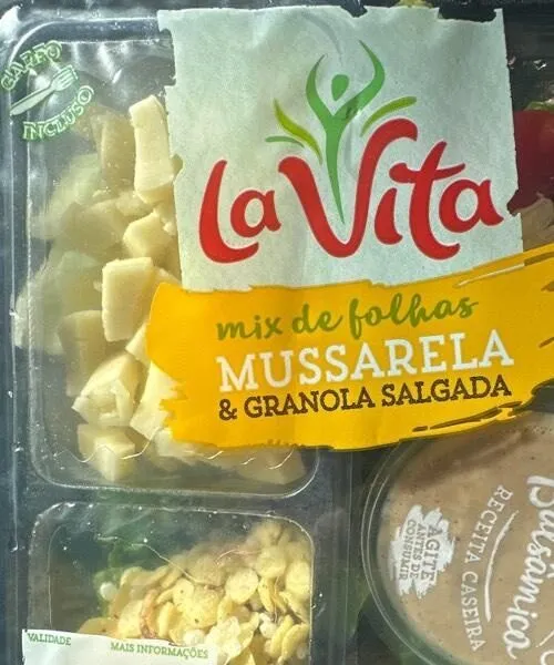 La Vita mussarela com granola salgada